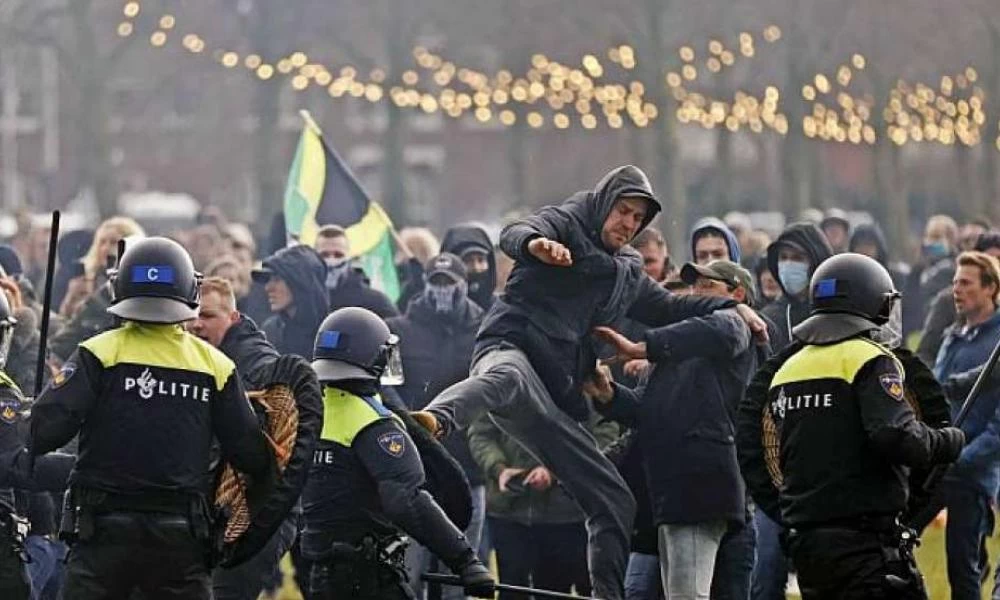 Άμστερνταμ: Διαδηλωτές συγκρούστηκαν με τις αστυνομικές δυνάμεις